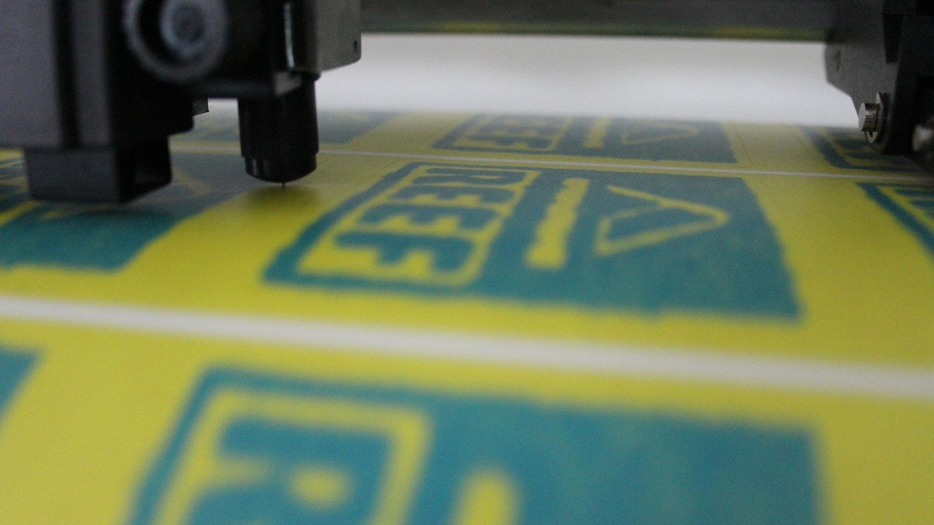 Etiquetas y calcomanias con suaje digital