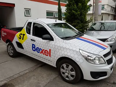 Pick up de la flotilla Bexel con rotulación en vinil automotriz sobre puertas y costados. Pick up de la flotilla Bexel con rotulación en vinil automotriz sobre puertas y costados.